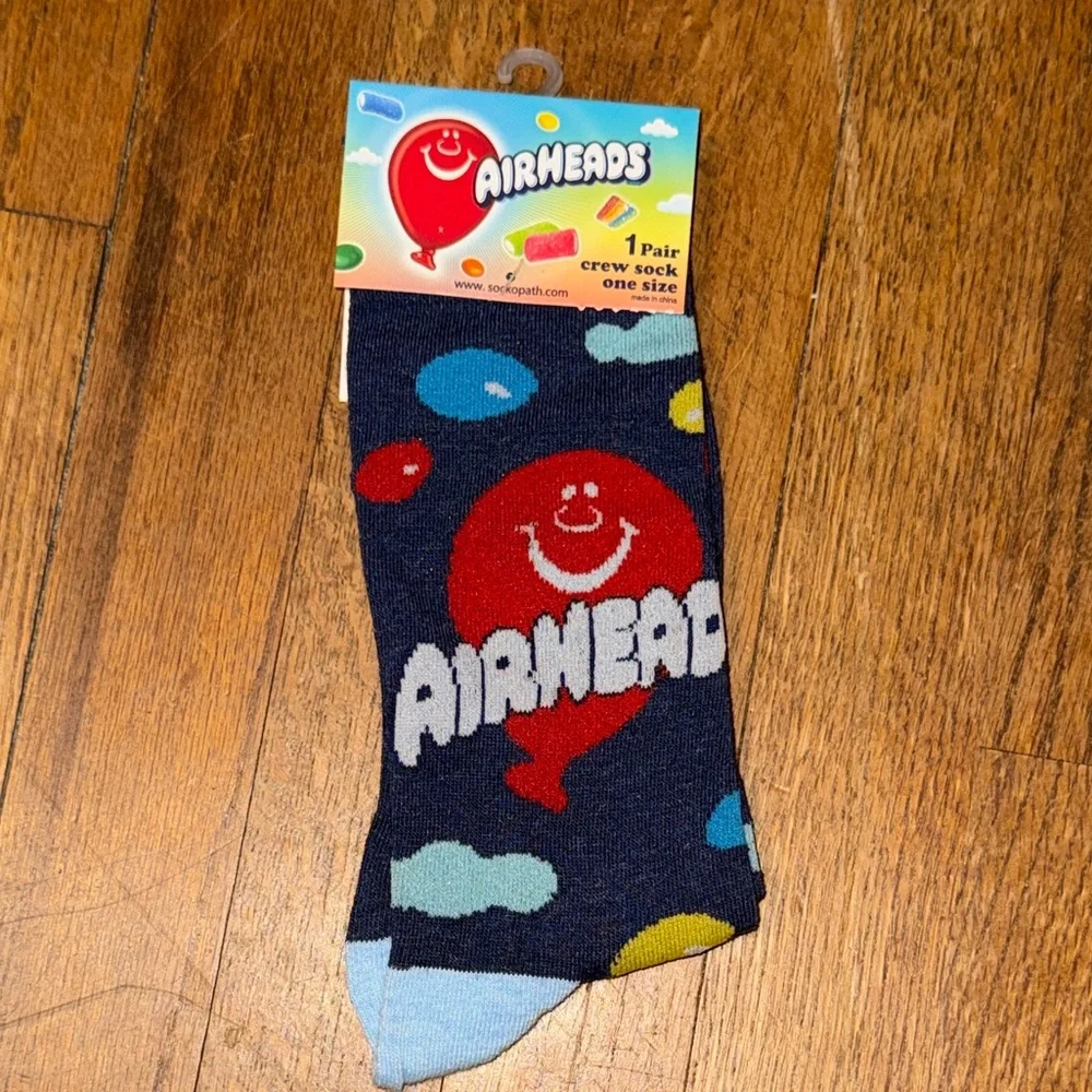 •AIRHEADS•NWT 1-PAIR OF GRAPHIC AIRHEAD LOGO CREW SOCKS ONE SIZE (M/8-12 W/9-14)